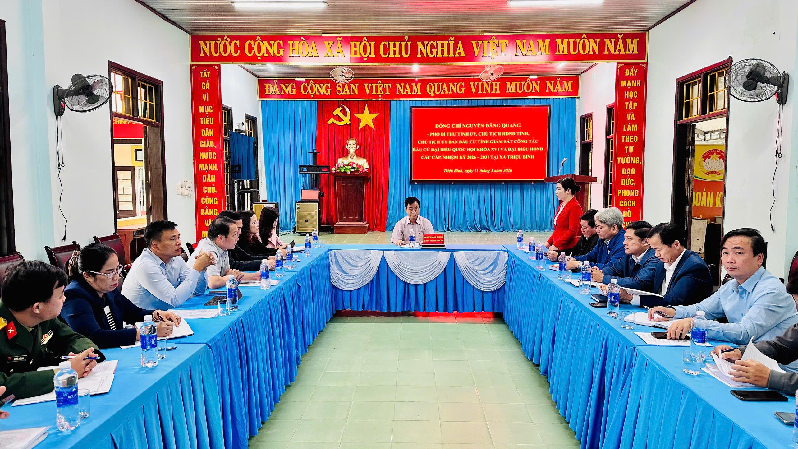 Đoàn giám sát của Thường trực HĐND tỉnh giám sát công tác bầu cử tại xã Triệu Bình